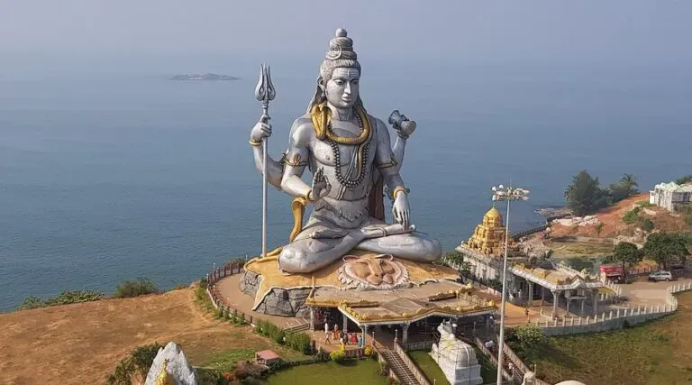 Colossal coastal Lord Shiva statue and Raja Gopura near Gokarna
