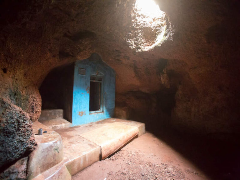 Shiva Cave (Gogarbha)
